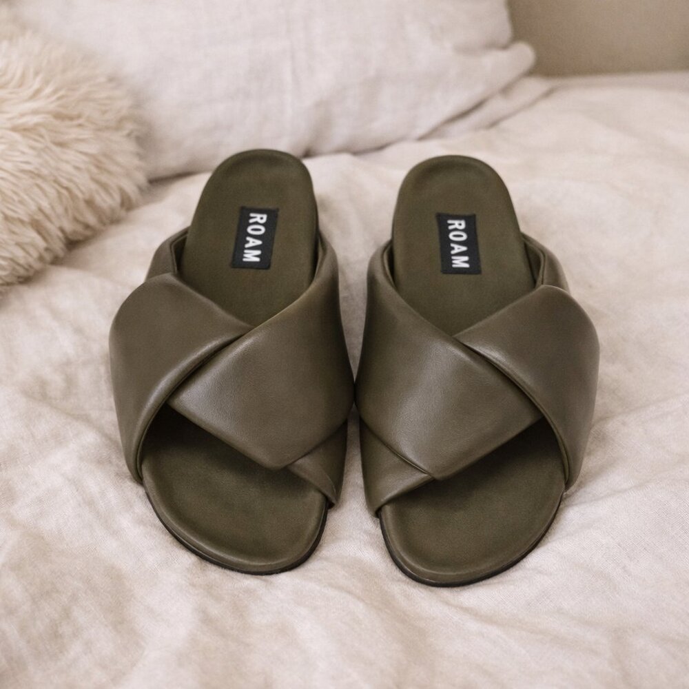 ROAM Foldy Puffy Slide Sandal Taupe Vegan Leather NWOT Size 8